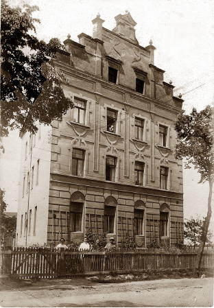 Die Schiefe Haube 1922