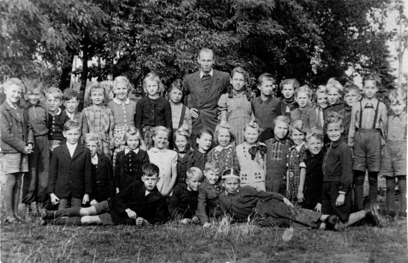 1951  4. Klasse Bärbel m. Hr. Hermann